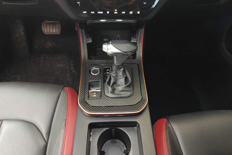 Used Dongfeng Aeolus Yixuan 2021 230T Automatic Chasing Shadow Edition Gear Lever