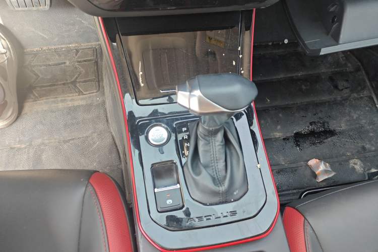 Used Dongfeng Aeolus Yixuan 2021 230T Automatic ZuiFeng Edition Gear Lever