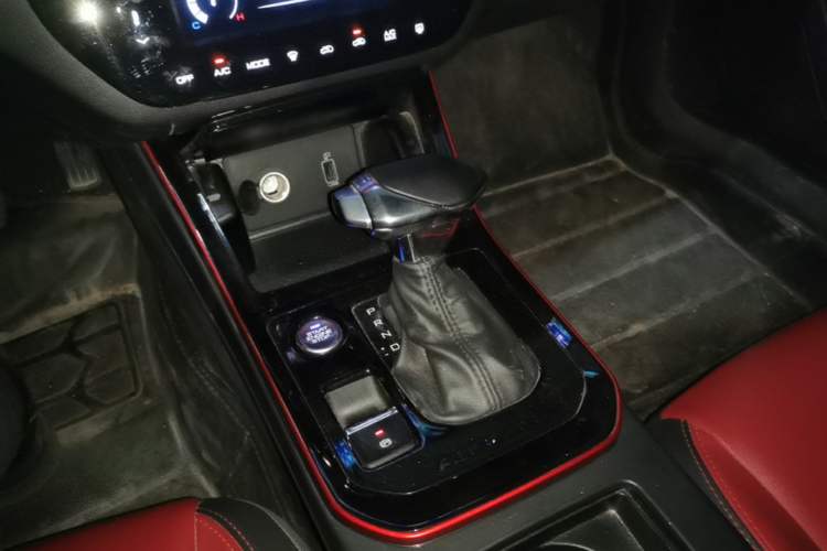 Used Dongfeng Aeolus Yixuan 2021 230T Automatic Zuiying Knight Edition Gear Lever