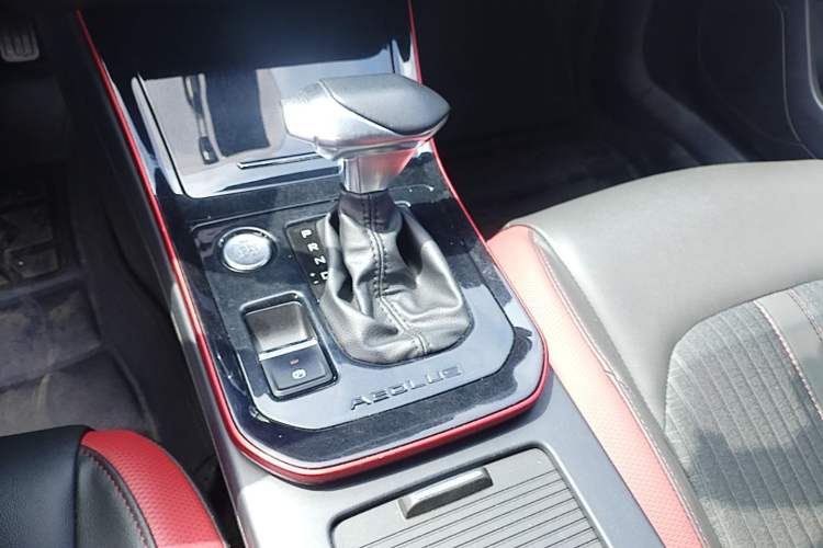 Used Dongfeng Aeolus Yixuan 2021 230T Automatic Zuiqing Edition Gear Lever