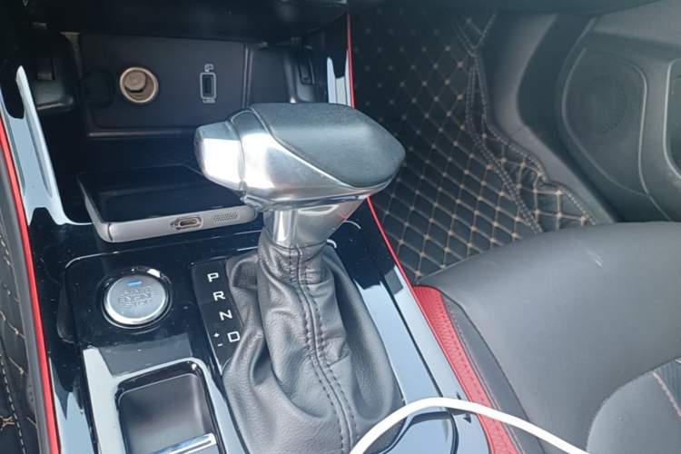 Used Dongfeng Aeolus Yixuan 2021 230T Automatic Chasing Shadow Edition Gear Lever