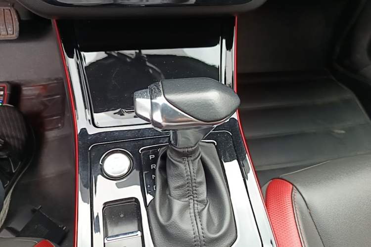 Used Dongfeng Aeolus Yixuan 2021 230T Automatic Glory Edition Gear Lever
