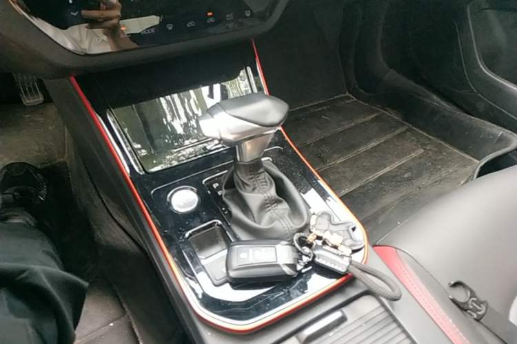 Used Dongfeng Aeolus Yixuan 2021 230T Automatic Chasing Shadow Edition Gear Lever