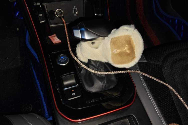 Used Dongfeng Aeolus Yixuan 2021 230T Automatic ZuiFeng Edition Gear Lever