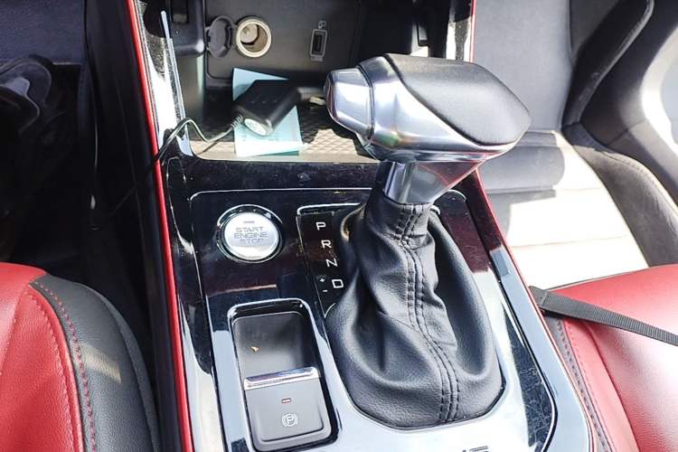 Used Dongfeng Aeolus Yixuan 2021 230T Automatic Hunter Edition Gear Lever