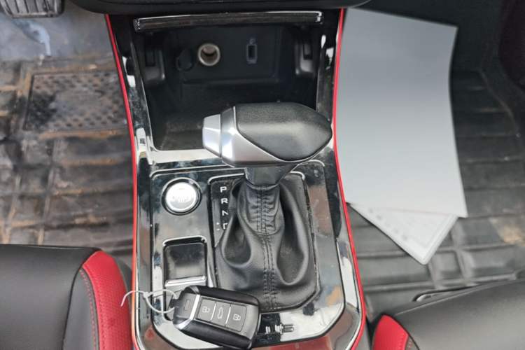 Used Dongfeng Aeolus Yixuan 2021 230T Automatic Dream-Chasing Edition Gear Lever