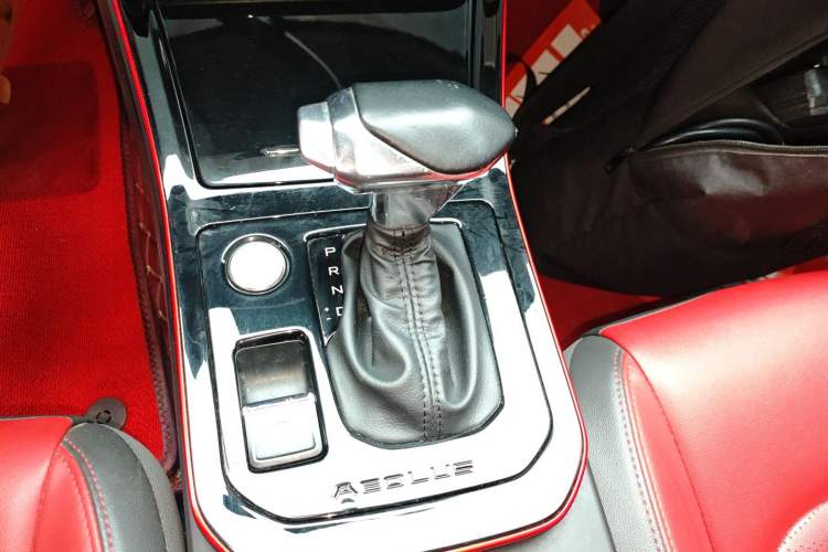 Used Dongfeng Aeolus Yixuan 2021 230T Automatic Chasing Shadow Edition Gear Lever