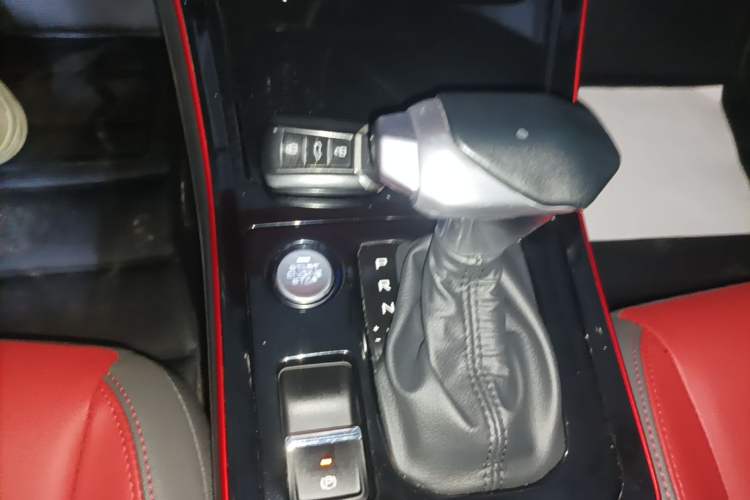 Used Dongfeng Aeolus Yixuan 2021 230T Automatic Zuiying Knight Edition Gear Lever