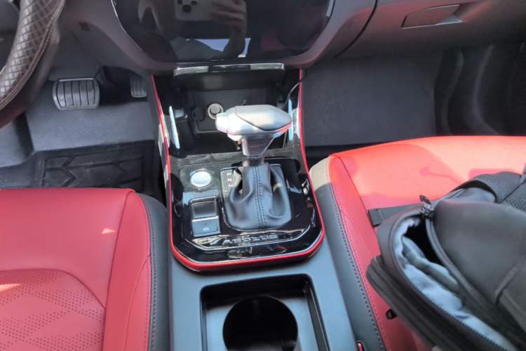 Used Dongfeng Aeolus Yixuan 2021 230T Automatic Zuiying Knight Edition Gear Lever