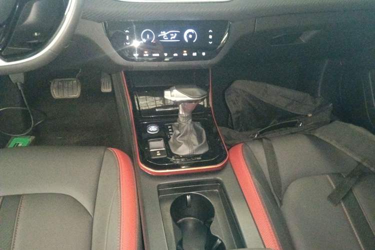Used Dongfeng Aeolus Yixuan 2021 230T Automatic Chasing Shadow Edition Gear Lever