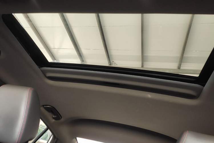 Used Dongfeng Aeolus Yixuan 2021 230T Automatic Zuiying Knight Edition Headliner