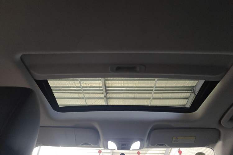 Used Dongfeng Aeolus Yixuan 2021 230T Automatic Chasing Shadow Edition Headliner