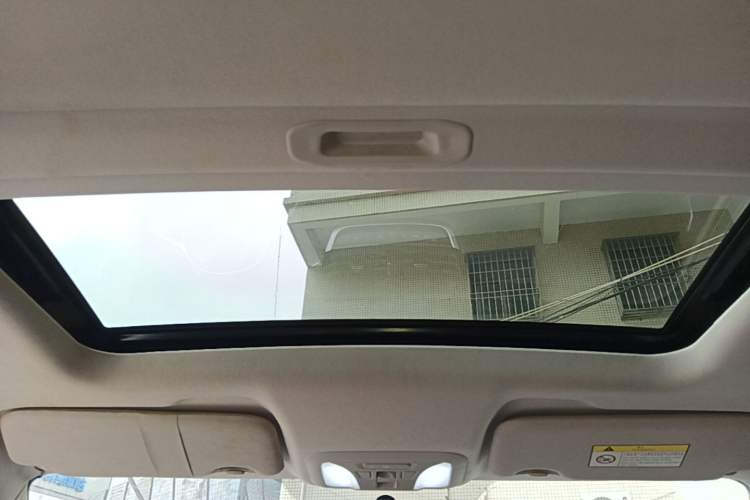 Used Dongfeng Aeolus Yixuan 2021 230T Automatic Chasing Shadow Edition Headliner