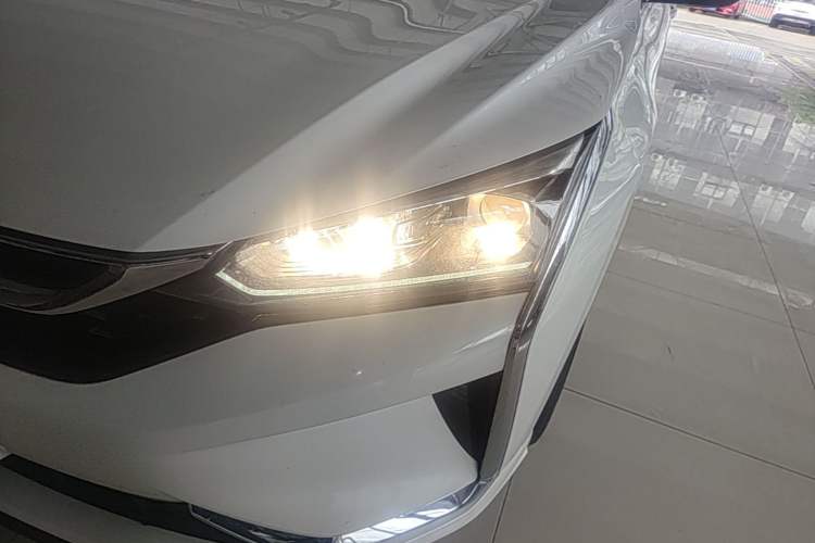 Used Dongfeng Aeolus Yixuan 2021 230T Automatic ZuiFeng Edition Left Front Headlight