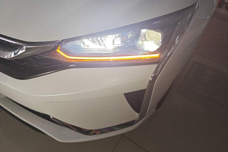 Used Dongfeng Aeolus Yixuan 2021 230T Automatic Zuiqing Edition Left Front Headlight
