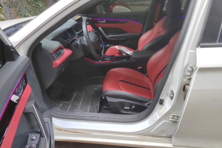 Used Dongfeng Aeolus Yixuan 2021 230T Automatic Dream-Chasing Rider Edition Left Front Seat