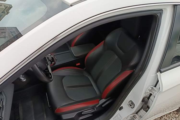 Used Dongfeng Aeolus Yixuan 2021 230T Automatic Glory Edition Left Front Seat