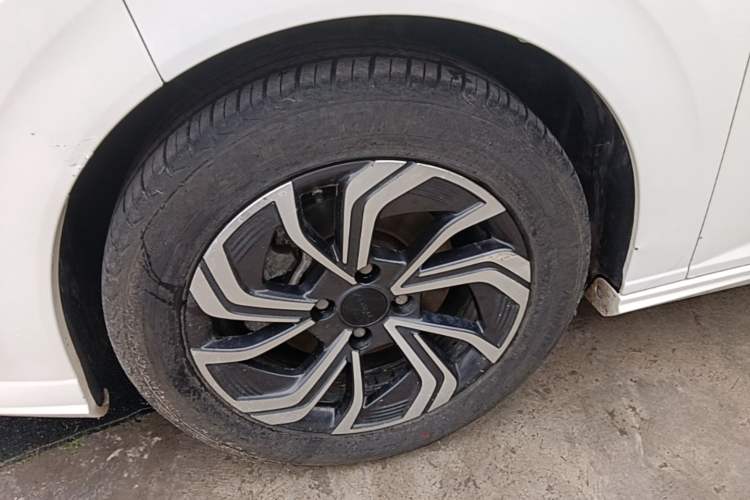 Used Dongfeng Aeolus Yixuan 2021 230T Automatic Zuiqing Edition Left Front Wheel Hub