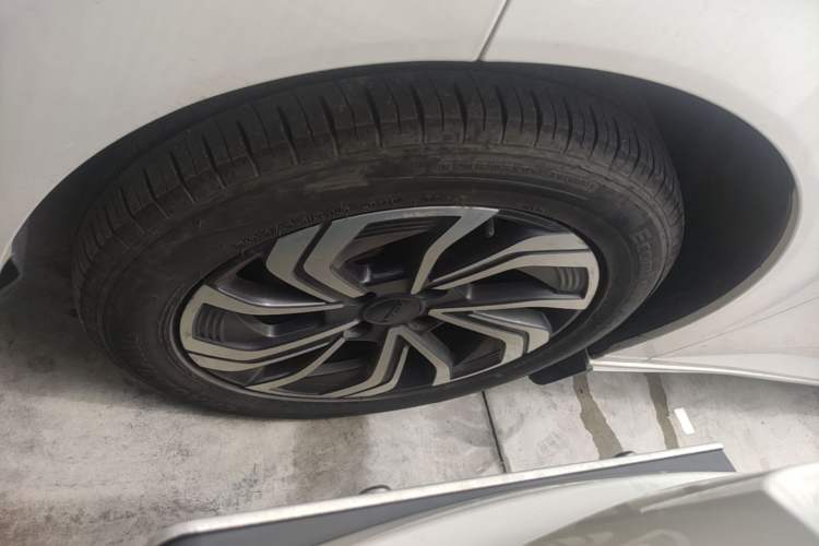 Used Dongfeng Aeolus Yixuan 2021 230T Automatic ZuiFeng Edition Left Front Wheel Hub