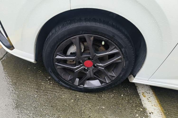 Used Dongfeng Aeolus Yixuan 2021 230T Automatic Hunter Edition Left Front Wheel Hub