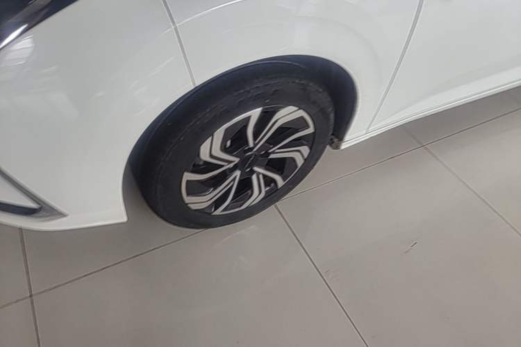 Used Dongfeng Aeolus Yixuan 2021 230T Automatic ZuiFeng Edition Left Front Wheel Hub