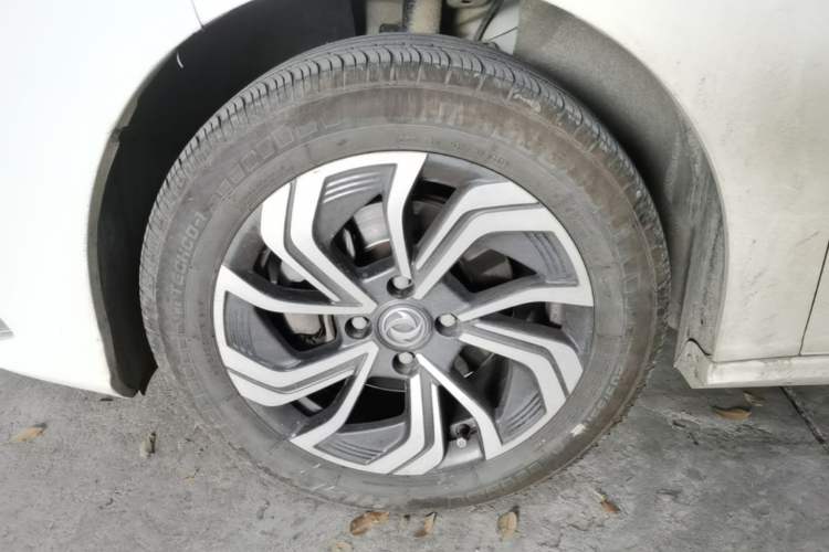 Used Dongfeng Aeolus Yixuan 2021 230T Automatic Glory Edition Left Front Wheel Hub