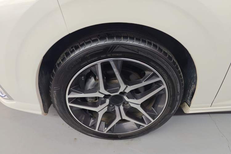 Used Dongfeng Aeolus Yixuan 2021 230T Automatic Chasing Shadow Edition Left Front Wheel Hub