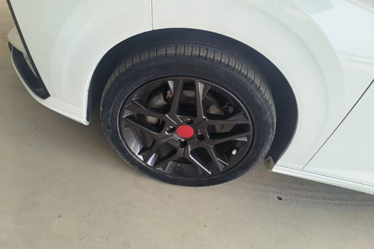 Used Dongfeng Aeolus Yixuan 2021 230T Automatic Hunter Edition Left Front Wheel Hub