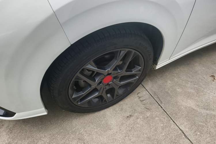 Used Dongfeng Aeolus Yixuan 2021 230T Automatic Dream-Chasing Rider Edition Left Front Wheel Hub