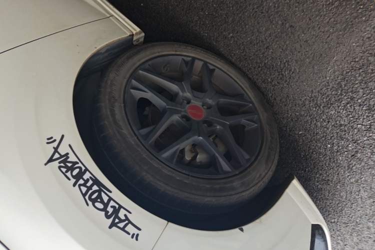 Used Dongfeng Aeolus Yixuan 2021 230T Automatic Zuiying Knight Edition Left Front Wheel Hub
