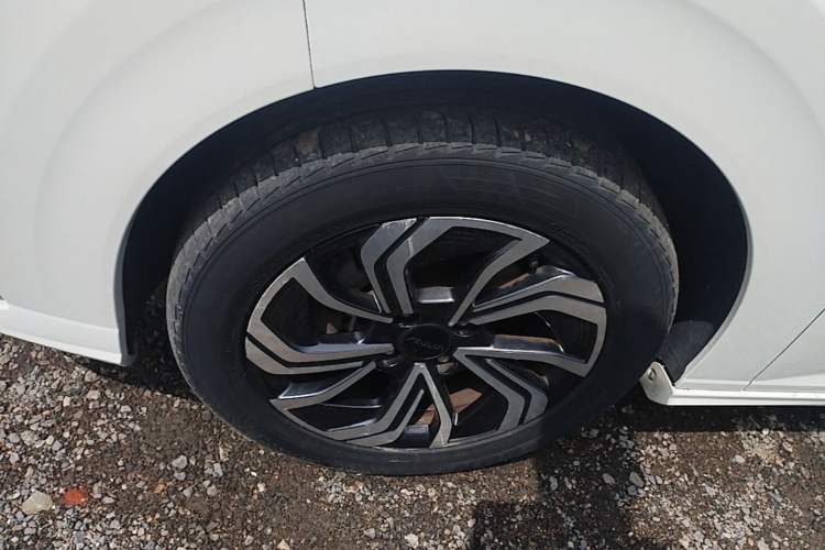 Used Dongfeng Aeolus Yixuan 2021 230T Automatic Zuiqing Edition Left Front Wheel Hub