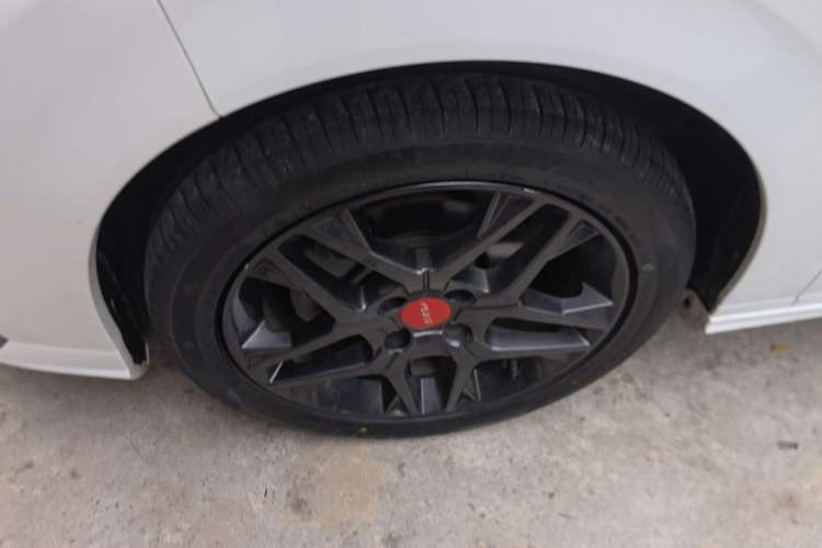Used Dongfeng Aeolus Yixuan 2021 230T Automatic Hunter Edition Left Front Wheel Hub