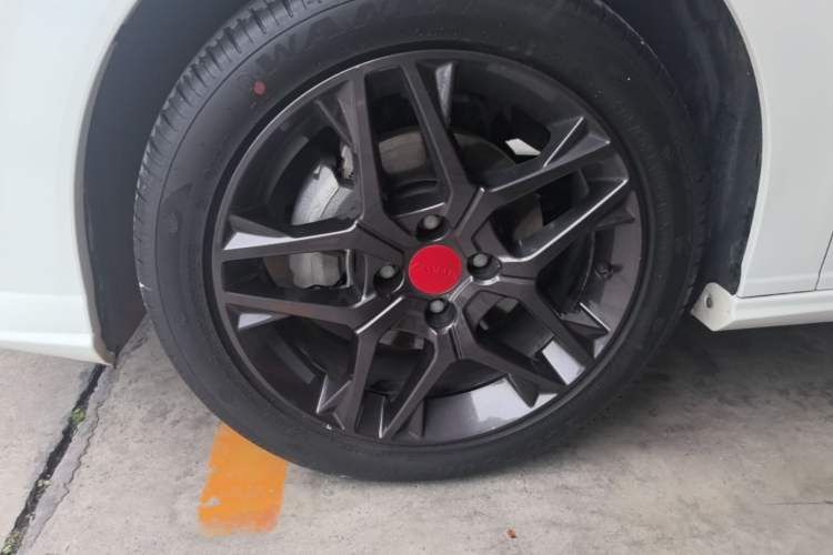 Used Dongfeng Aeolus Yixuan 2021 230T Automatic Zuiying Knight Edition Left Front Wheel Hub