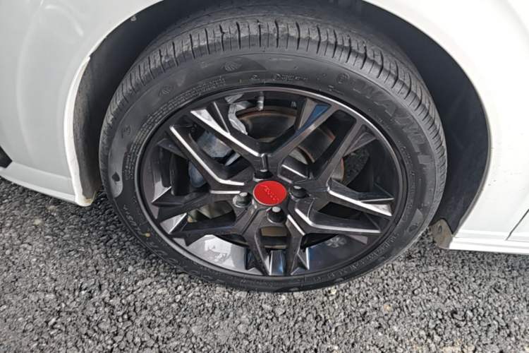 Used Dongfeng Aeolus Yixuan 2021 230T Automatic Hunter Edition Left Front Wheel Hub