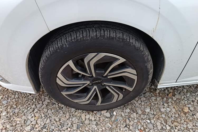 Used Dongfeng Aeolus Yixuan 2021 230T Automatic Glory Edition Left Front Wheel Hub