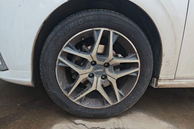 Used Dongfeng Aeolus Yixuan 2021 230T Automatic Dream-Chasing Edition Left Front Wheel Hub