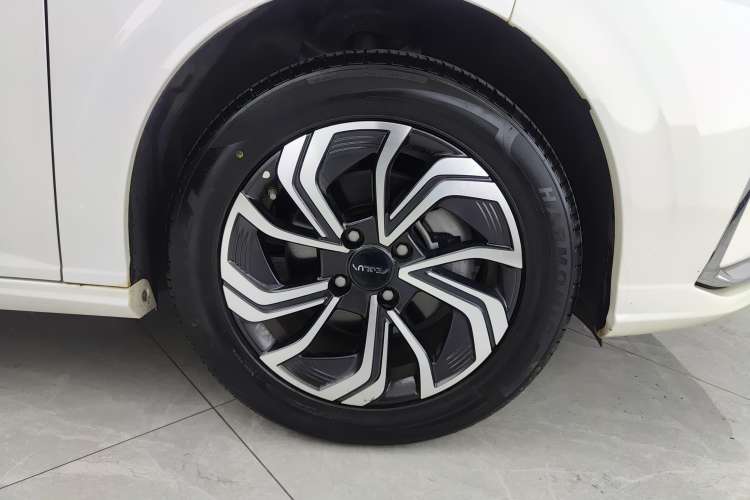Used Dongfeng Aeolus Yixuan 2021 230T Automatic Glory Edition Left Front Wheel Hub