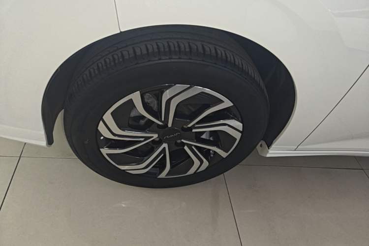 Used Dongfeng Aeolus Yixuan 2021 230T Automatic Zuiqing Edition Left Front Wheel Hub
