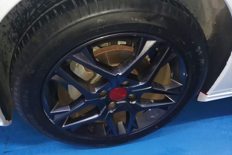 Used Dongfeng Aeolus Yixuan 2021 230T Automatic Zuiying Knight Edition Left Front Wheel Hub