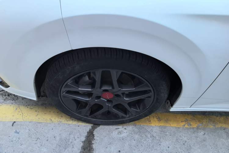 Used Dongfeng Aeolus Yixuan 2021 230T Automatic Zuiying Knight Edition Left Front Wheel Hub