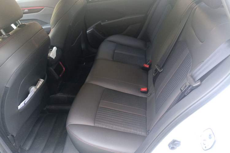 Used Dongfeng Aeolus Yixuan 2021 230T Automatic Zuiqing Edition Left Rear Seat