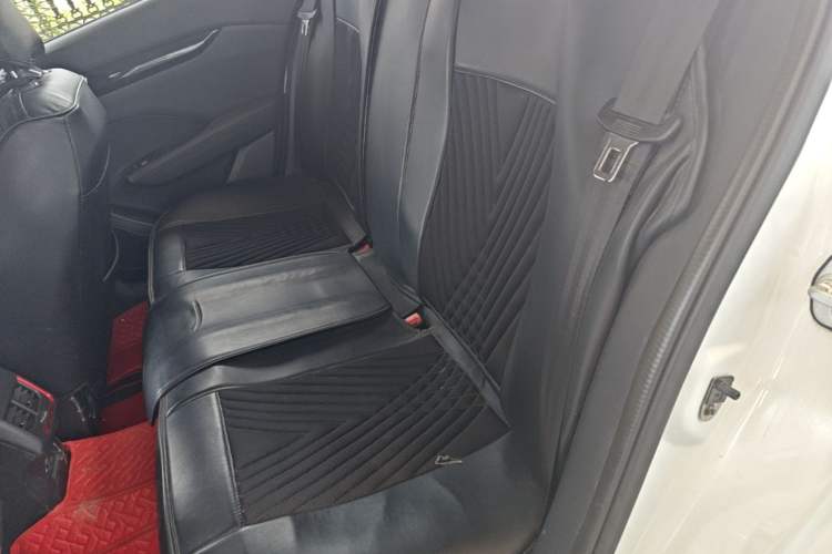 Used Dongfeng Aeolus Yixuan 2021 230T Automatic Chasing Shadow Edition Left Rear Seat
