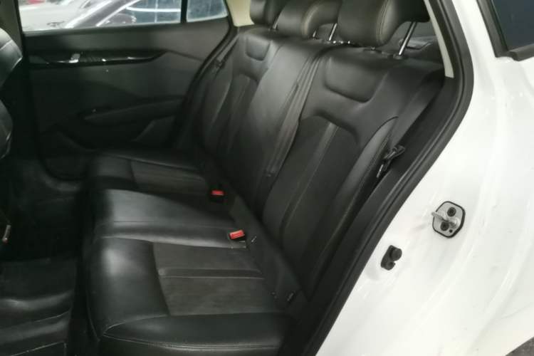 Used Dongfeng Aeolus Yixuan 2021 230T Automatic Glory Edition Left Rear Seat