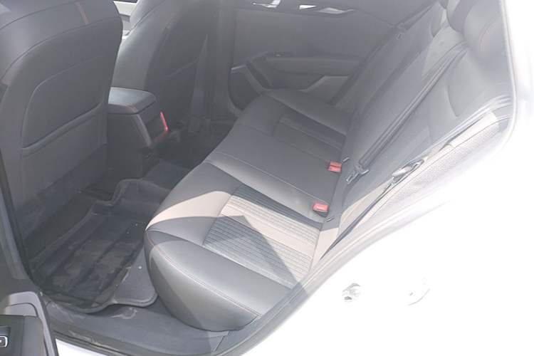 Used Dongfeng Aeolus Yixuan 2021 230T Automatic Zuiqing Edition Left Rear Seat