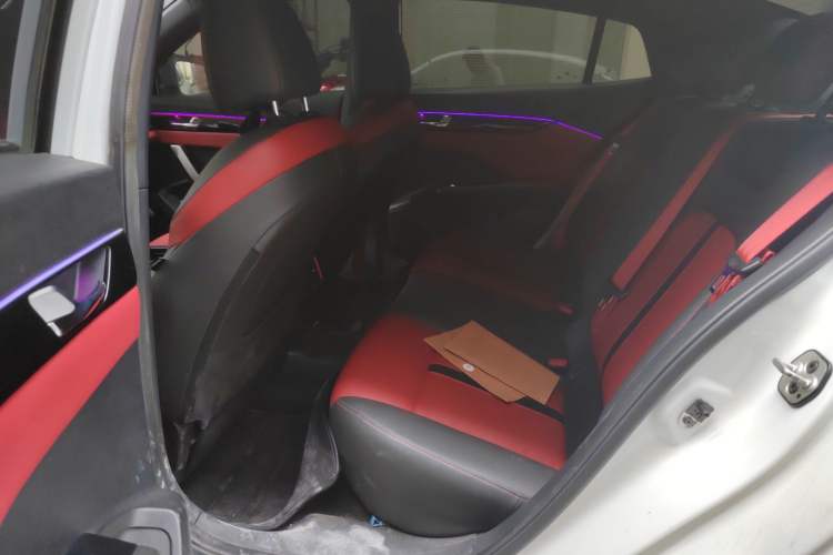 Used Dongfeng Aeolus Yixuan 2021 230T Automatic Dream-Chasing Rider Edition Left Rear Seat