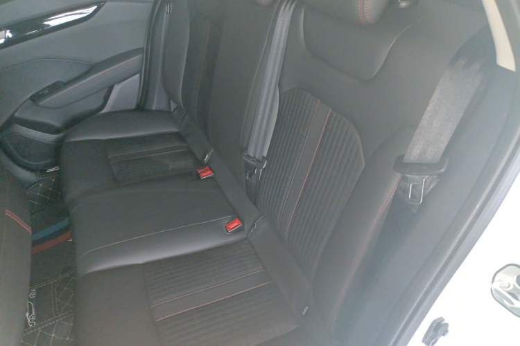 Used Dongfeng Aeolus Yixuan 2021 230T Automatic Glory Edition Left Rear Seat