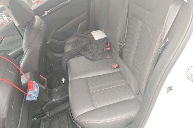 Used Dongfeng Aeolus Yixuan 2021 230T Automatic Glory Edition Left Rear Seat