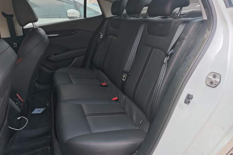 Used Dongfeng Aeolus Yixuan 2021 230T Automatic Dream-Chasing Edition Left Rear Seat