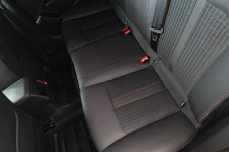 Used Dongfeng Aeolus Yixuan 2021 230T Automatic ZuiFeng Edition Left Rear Seat