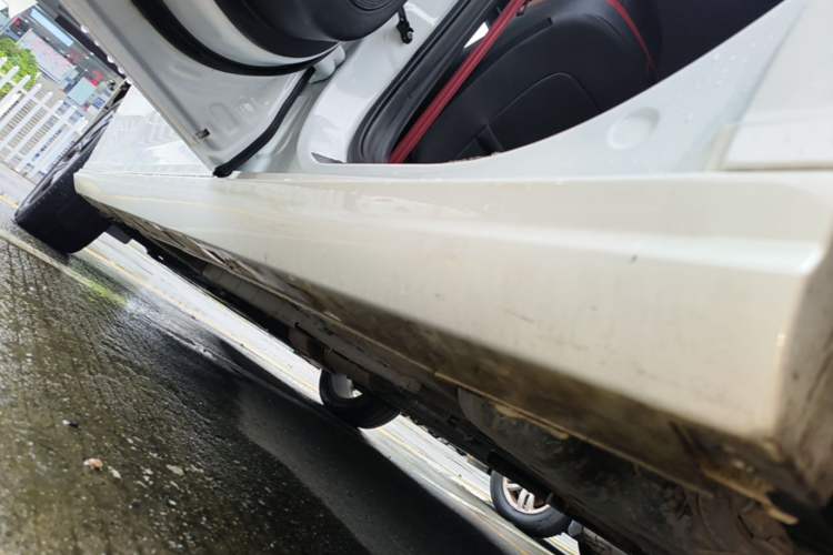 Used Dongfeng Aeolus Yixuan 2021 230T Automatic Hunter Edition Left Side Sill